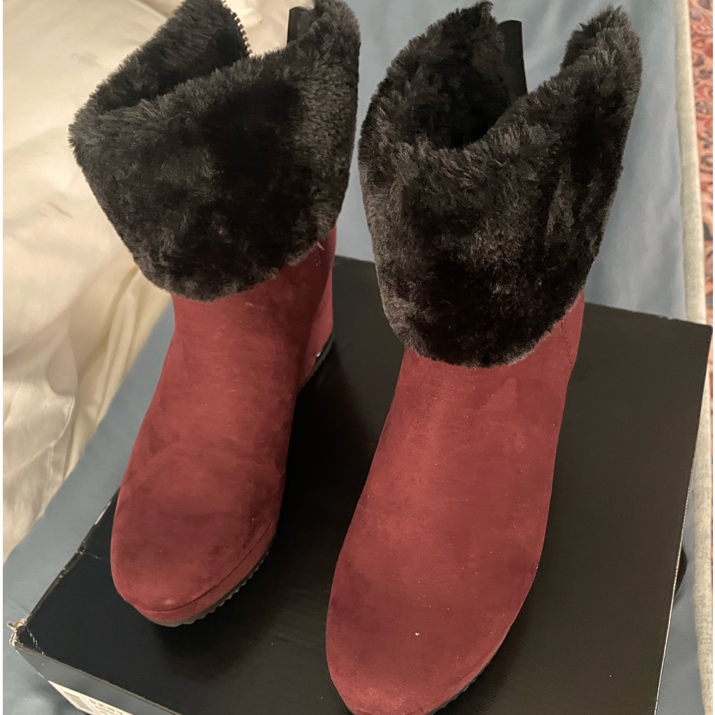 Brand New Dkny Nadra-Wedge Bootie Size 7.5 Black And Maroon Color.
